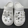 thumbnail image 2 of Encantos de zapatos de cocodrilo BRILLAR 17 piezas accesorios de anime para niños y adolescentes, 2 of 5
