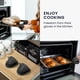 thumbnail image 2 of Guante de cocina de silicona negro - Juego de 2 guantes para horno Agarraderas antideslizantes Resistente al calor hasta 230 °C, 2 of 5