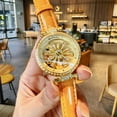 thumbnail image 4 of Reloj de Cuarzo para Mujer con Esfera de Cristal Giratoria, Tono Dorado, Correa de Cuero Amarilla, Reloj de Pulsera Casual Impermeable 3ATM, 4 of 7