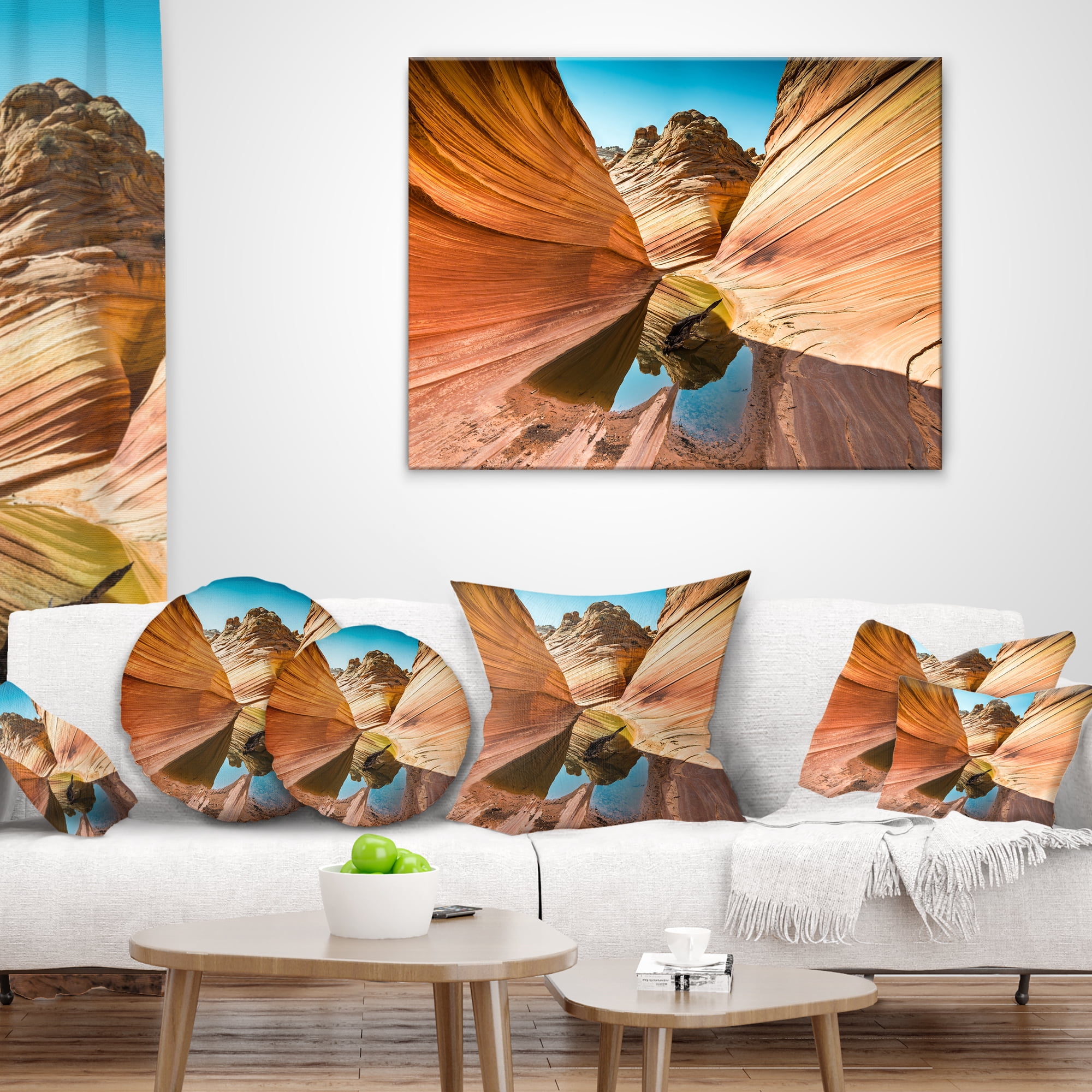 Designart Water inside Arizona Wave - Landscape Photography Throw Pillow - 12x20