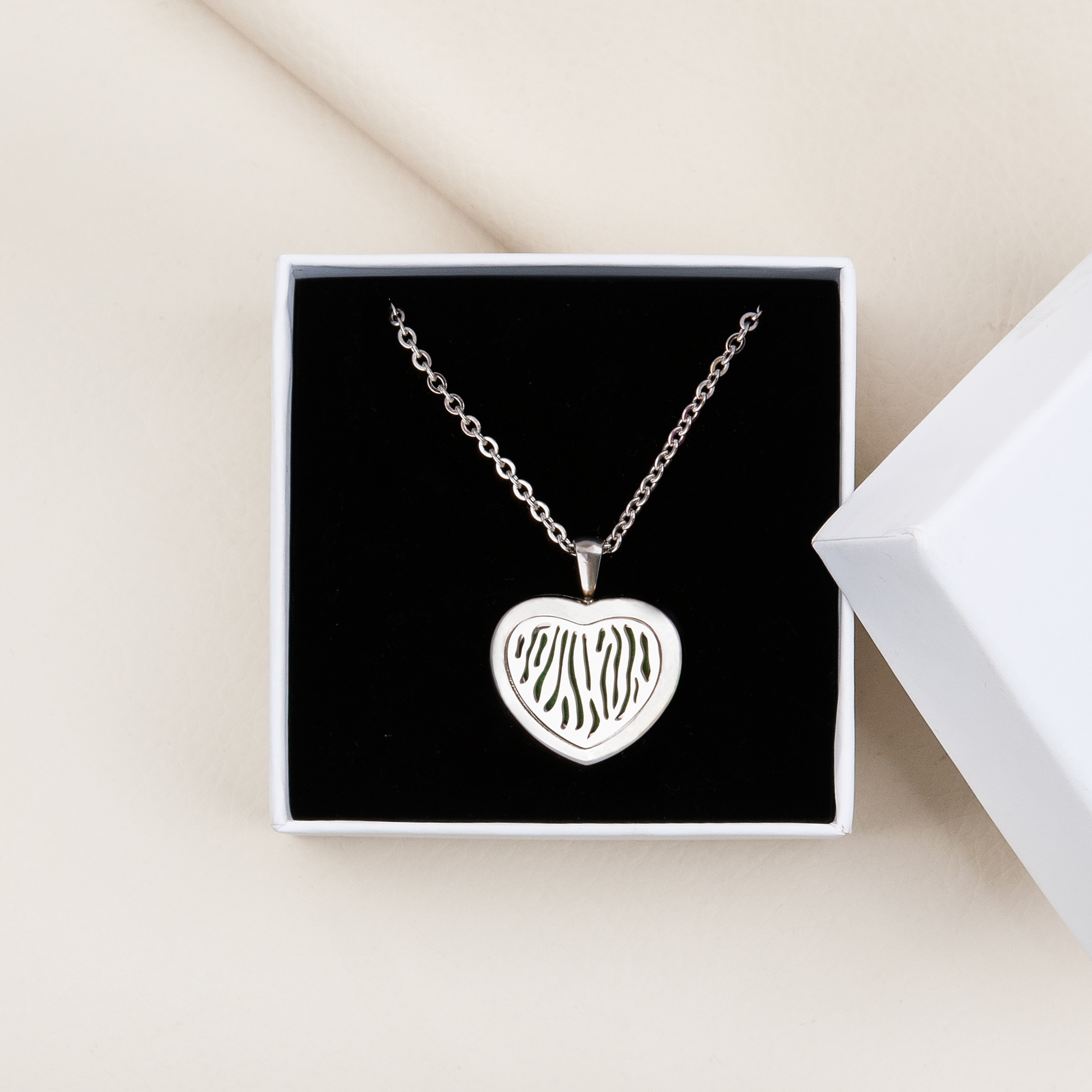 Anavia Essential Oil Diffuser Necklace, Aromatherapy Necklace, Scent Necklace, Aromatherapy Oil Lockets, Diffuser Lockets, Aromatherapy Jewelry, Diffuser Jewelry, With Gifts Box-[Silver]