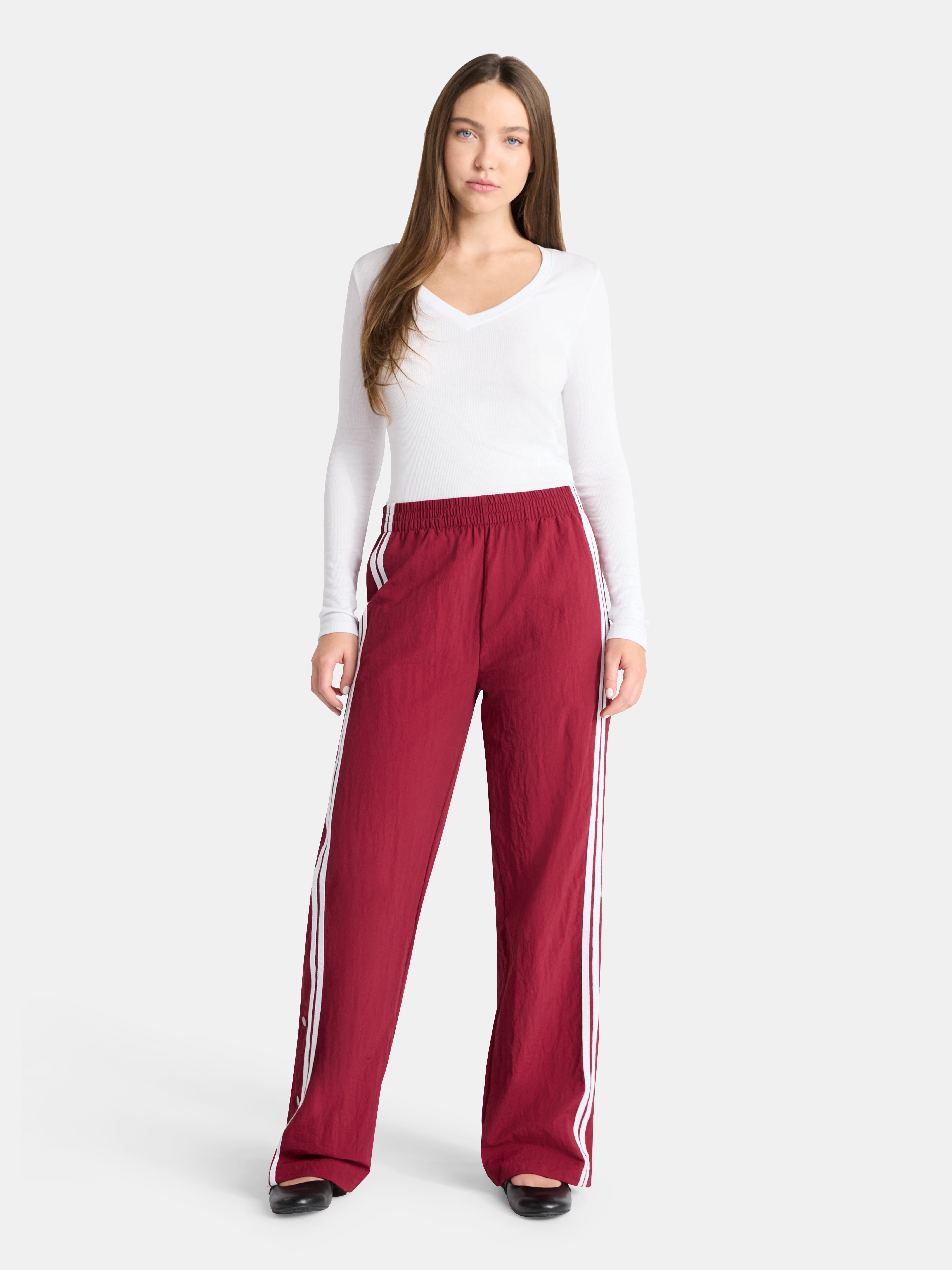 No Boundaries V-Neck Ribbed Top with Long Sleeves, Women’s