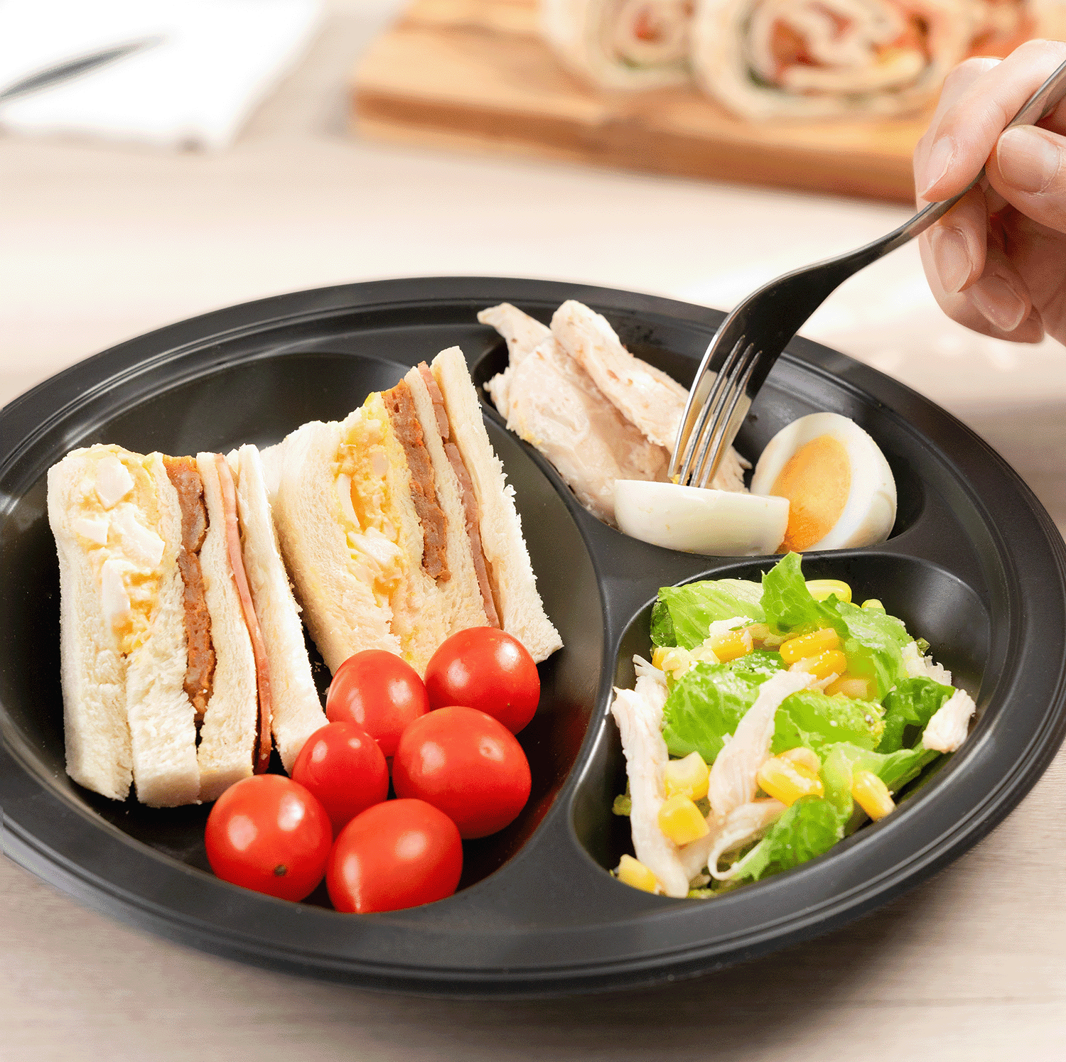 Karat Earth 10 Inch Eco-Friendly Plastic Plates [3 Compartment - 500 pcs], Black Mineral-Filled PP - Reduces Plastic Use
