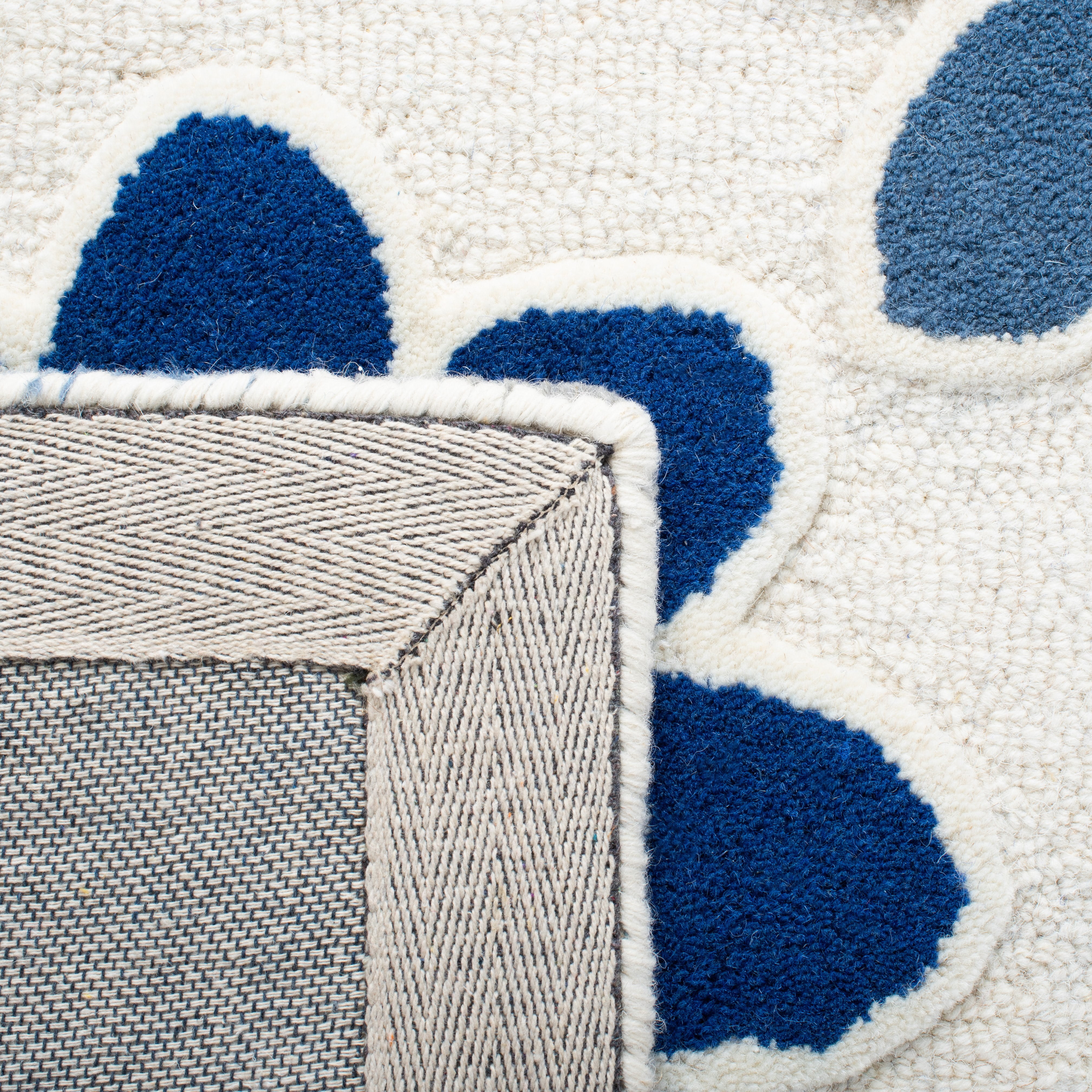 SAFAVIEH Kids Floral Flower Bursts Area Rug, Ivory/Blue, 5' x 5' Square