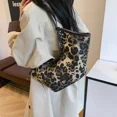 thumbnail image 2 of Bolso de mano con estampado de leopardo vintage de otoño para mujer, nueva tendencia de moda, bolso de hombro de gran capacidad para ir al trabajo, paquete de mano, 2 of 5