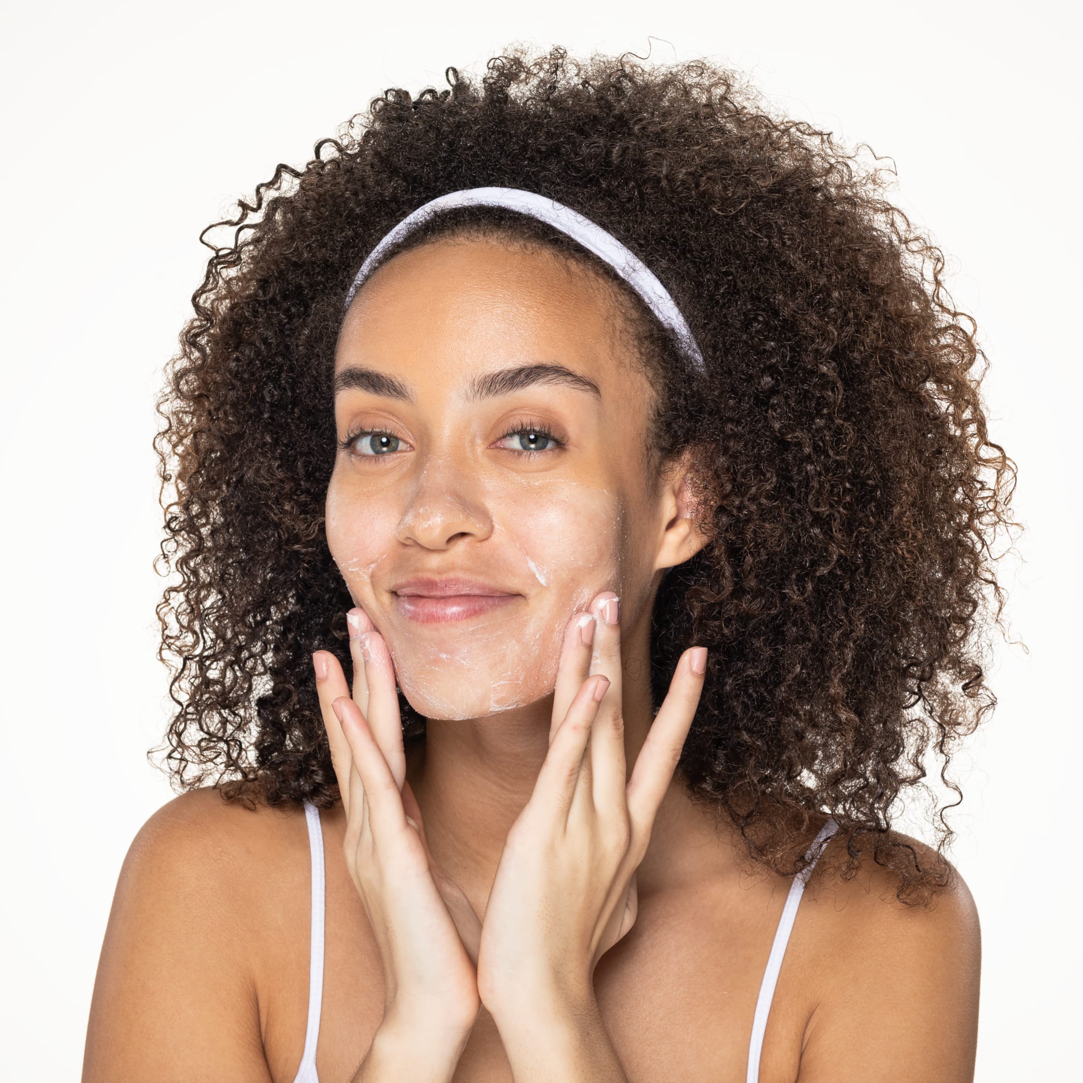 Neutrogena Deep Clean Gentle Facial Scrub, Oil free Cleanser 4.2 fl. oz - image 4 of 12