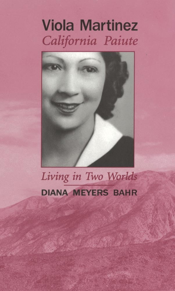 Pre-Owned Viola Martinez, California Paiute: Living in Two Worlds (Paperback) 080614159X 9780806141596