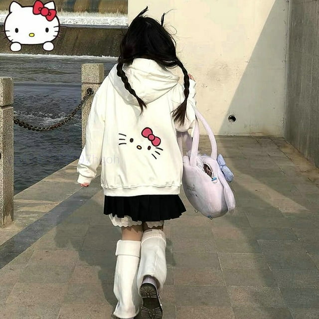 sudadera de hello kitty para mujer sudadera con capucha blanca L, vista trasera de modelo caminando; corte holgado y largo regular, estampado trasero de la cara de Hello Kitty con moño rosa, capucha y puños elásticos, paño poliéster de grosor estándar; ambientación urbana tipo Harajuku. También adecuada como top oversize para adolescentes.