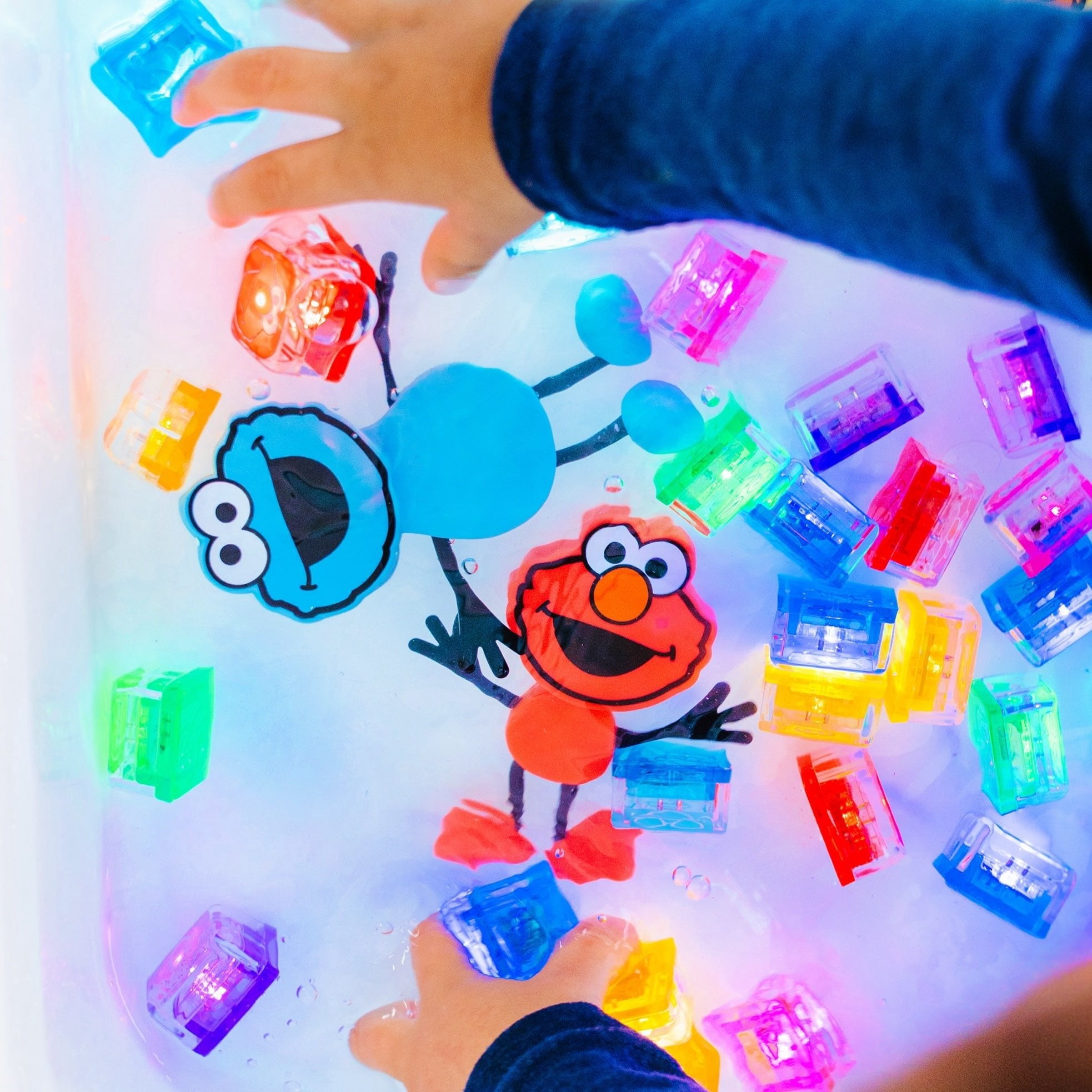 Glo Pals Cookie Monster water activated light up cubes
