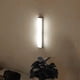 thumbnail image 3 of Luz nocturna LED con sensor | Aplique de pared con luz blanca y cálida | Lámpara magnética adhesiva recargable por USB para dormitorio, pasillo y armario | Luz LED para alféizar de 30 cm, 3 of 7