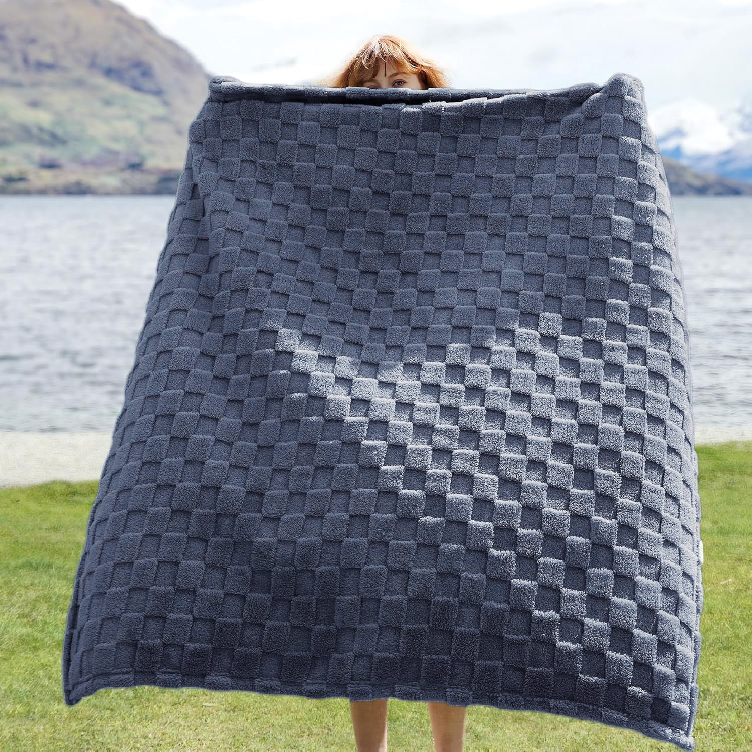ROSEKIND Super-soft Aesthetic 3D Embossed Checkerboard Fleece Throw Blanket, Reversible Luxury Textured Fuzzy Plush Throw for Couch Bed Sofa, All-season, Charcoal Grey, 60"x80"