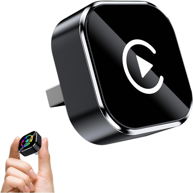 Relativelk Carplay, Adaptateur Carplay Sans Fil Relativelk Amélioré 2025 avec un design compact mini USB en Noir et Argent. Cet Adaptateur Convertit Carplay Filaire Ou Android Auto en Sans Fil, compatible avec les Appareils iPhone et Android. Il Offre une Fonctionnalité plug-and-play, Wi-Fi Double Bande (2,4/5 GHz), et Bluetooth 5.0 pour une Connectivité Rapide et stable. Convient à Plus de 800 Modèles de Voitures, Prend en Charge la Commande Vocale Intelligente et la Résolution d'Écran Adaptative. l'Image Met en Valeur l'Adaptateur Noir Élégant et Lustré