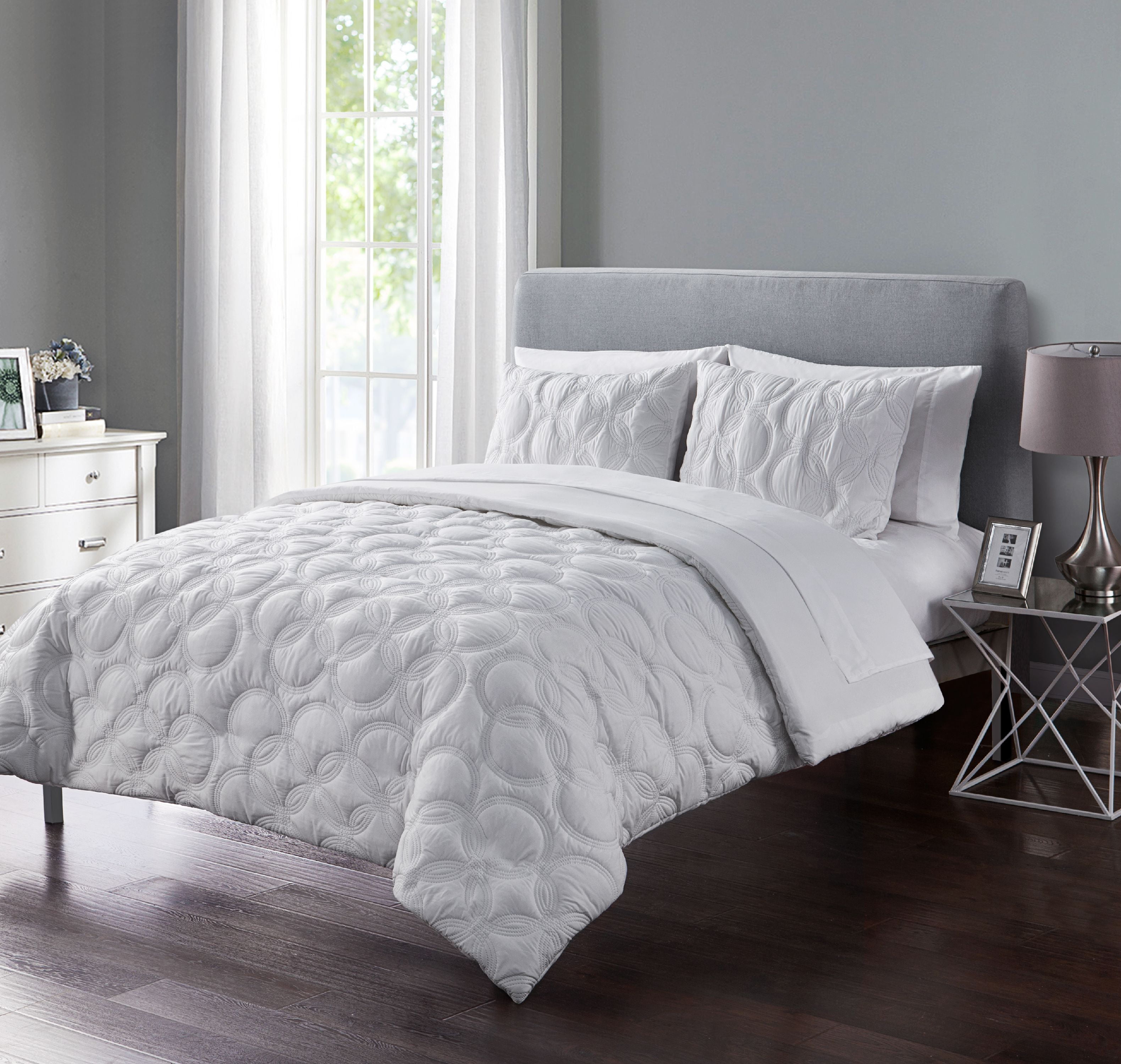 VCNY Home Atoll Embossed Circle BedinaBag Comforter Set, Queen