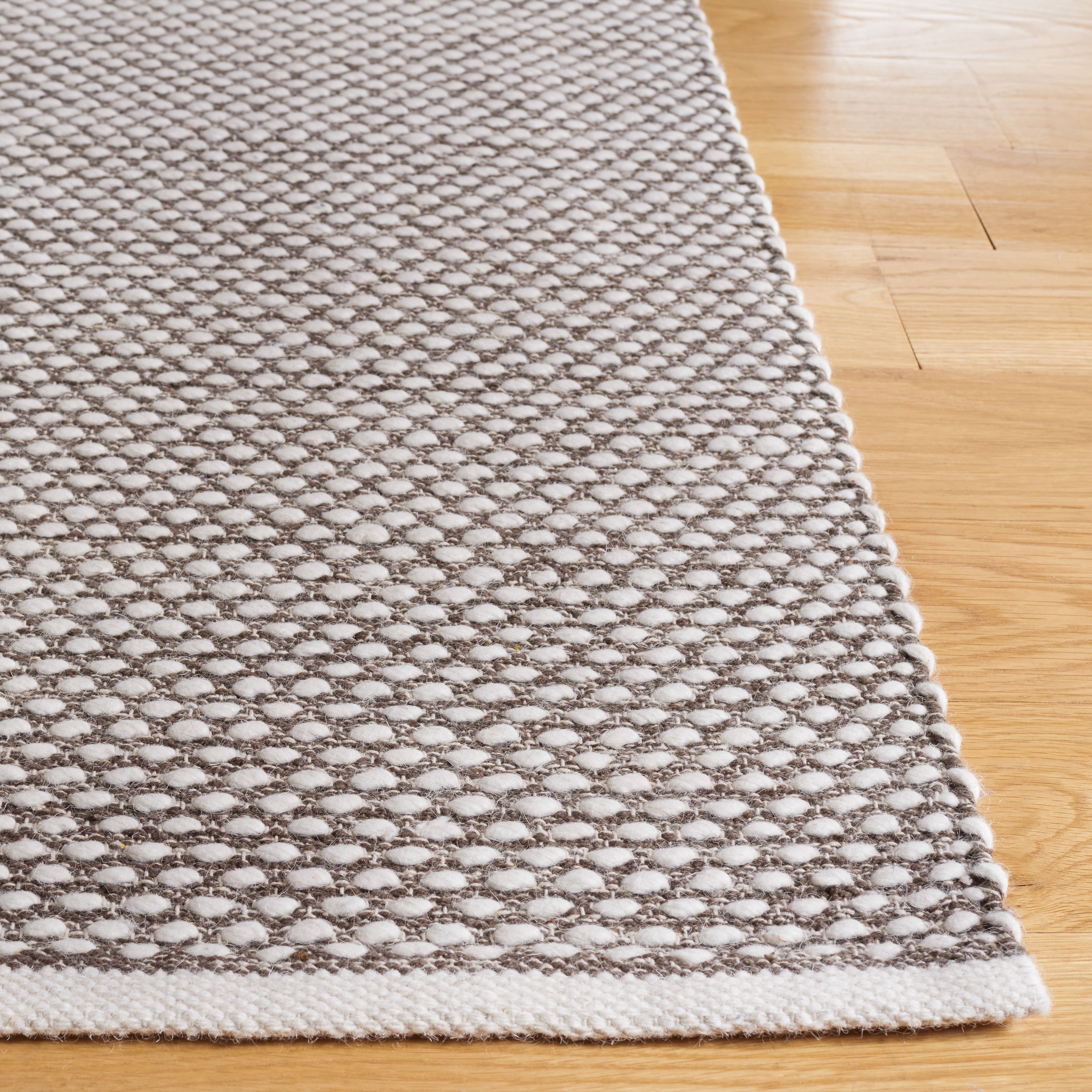 SAFAVIEH Vermont York Solid Area Rug, Brown, 6' x 9'