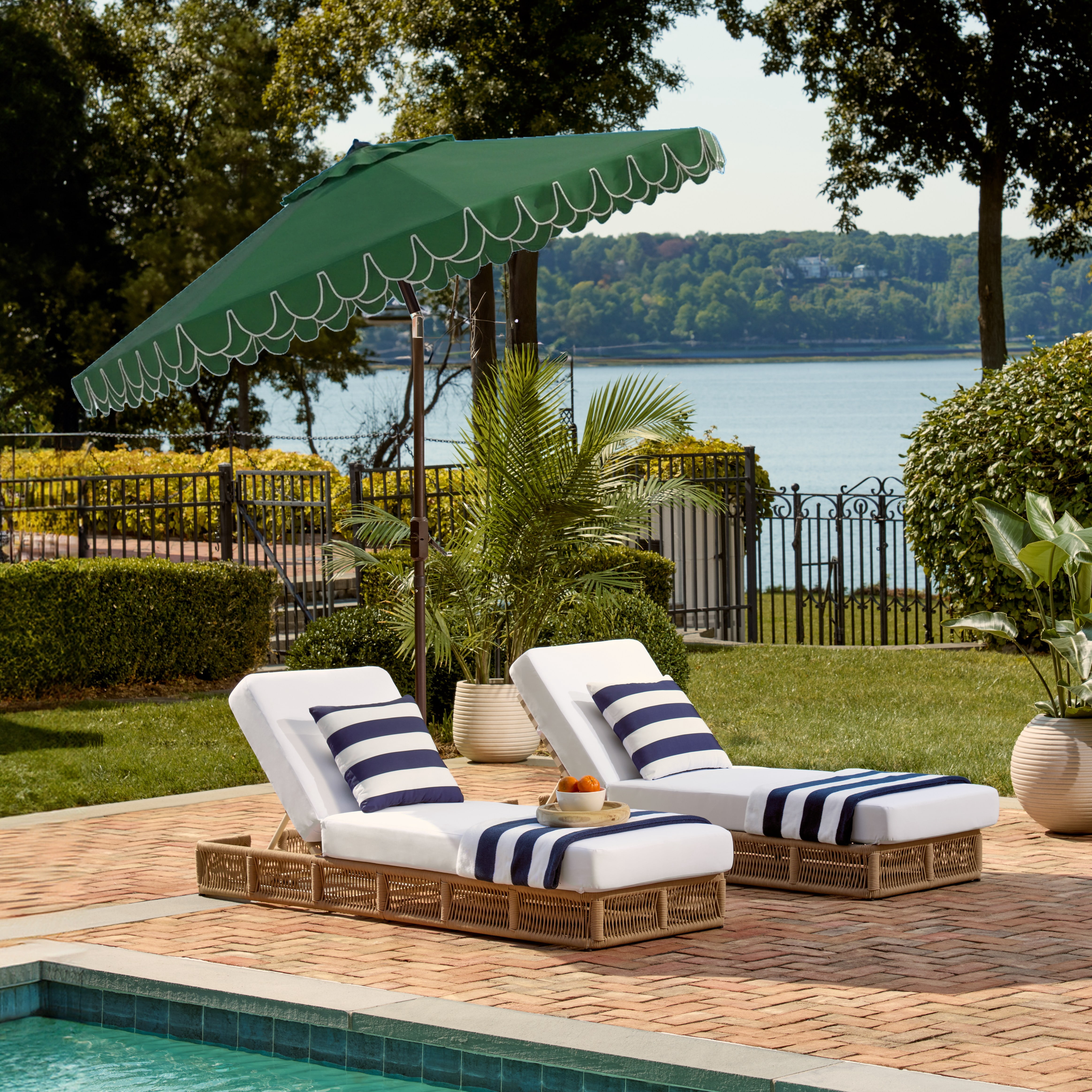 Safavieh Outdoor Valance 11ft Crank Patio Umbrella, Hunter Green/White