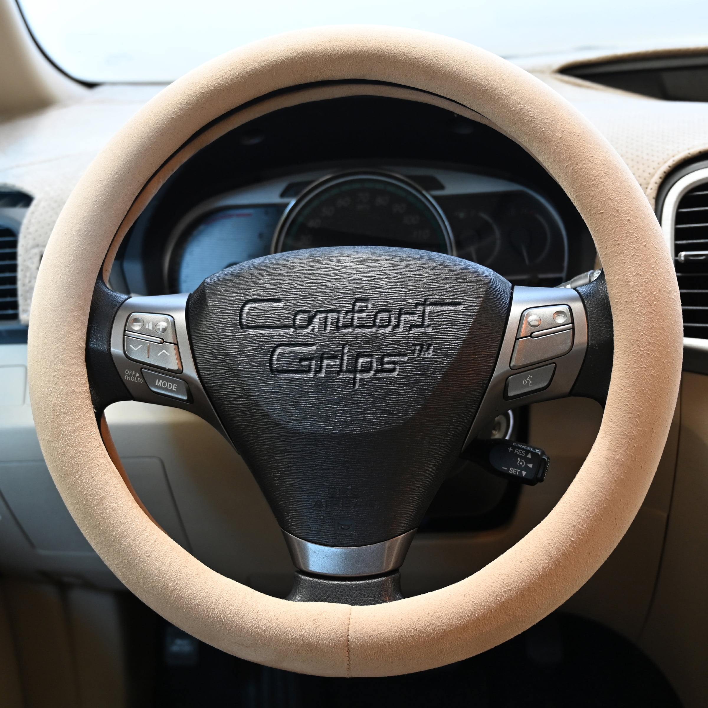 Dash Designs Comfort Grips Ultra Plush, Tan, 14.5"-15.4", Memory Foam Steering Wheel Cover