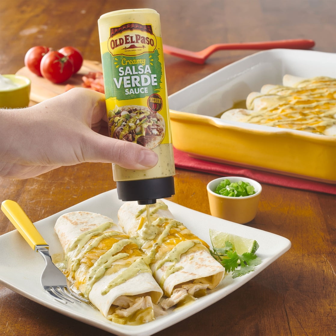 Old El Paso Creamy Salsa Verde Taco Sauce, Mild, 9 oz, Contains Milk