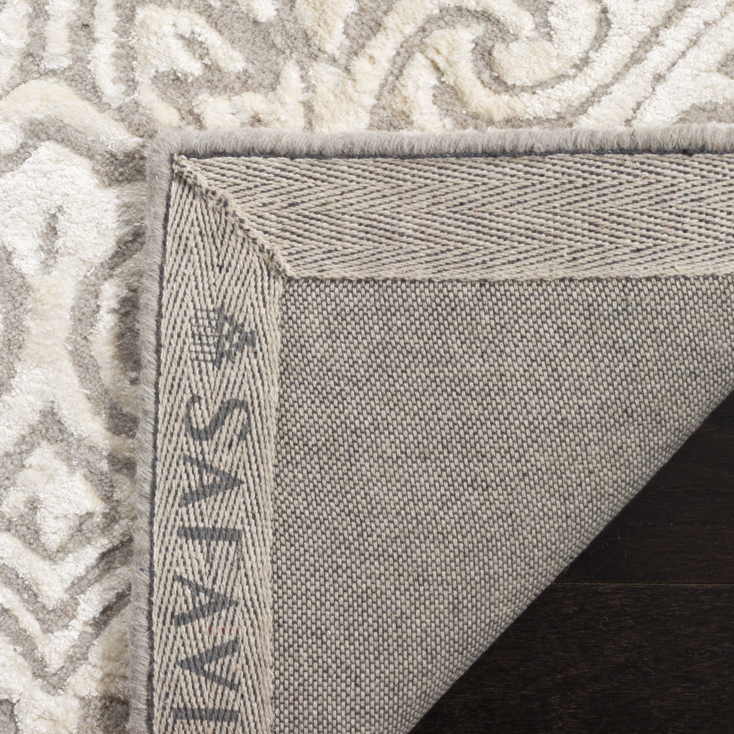 SAFAVIEH Glamour Georgene Damask Area Rug, Silver/Ivory, 6' x 6' Round