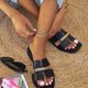 thumbnail image 2 of Pantuflas planas negras decoradas con cadena elegante para mujer: ¡perfectas para sandalias de playa informales!, 2 of 4