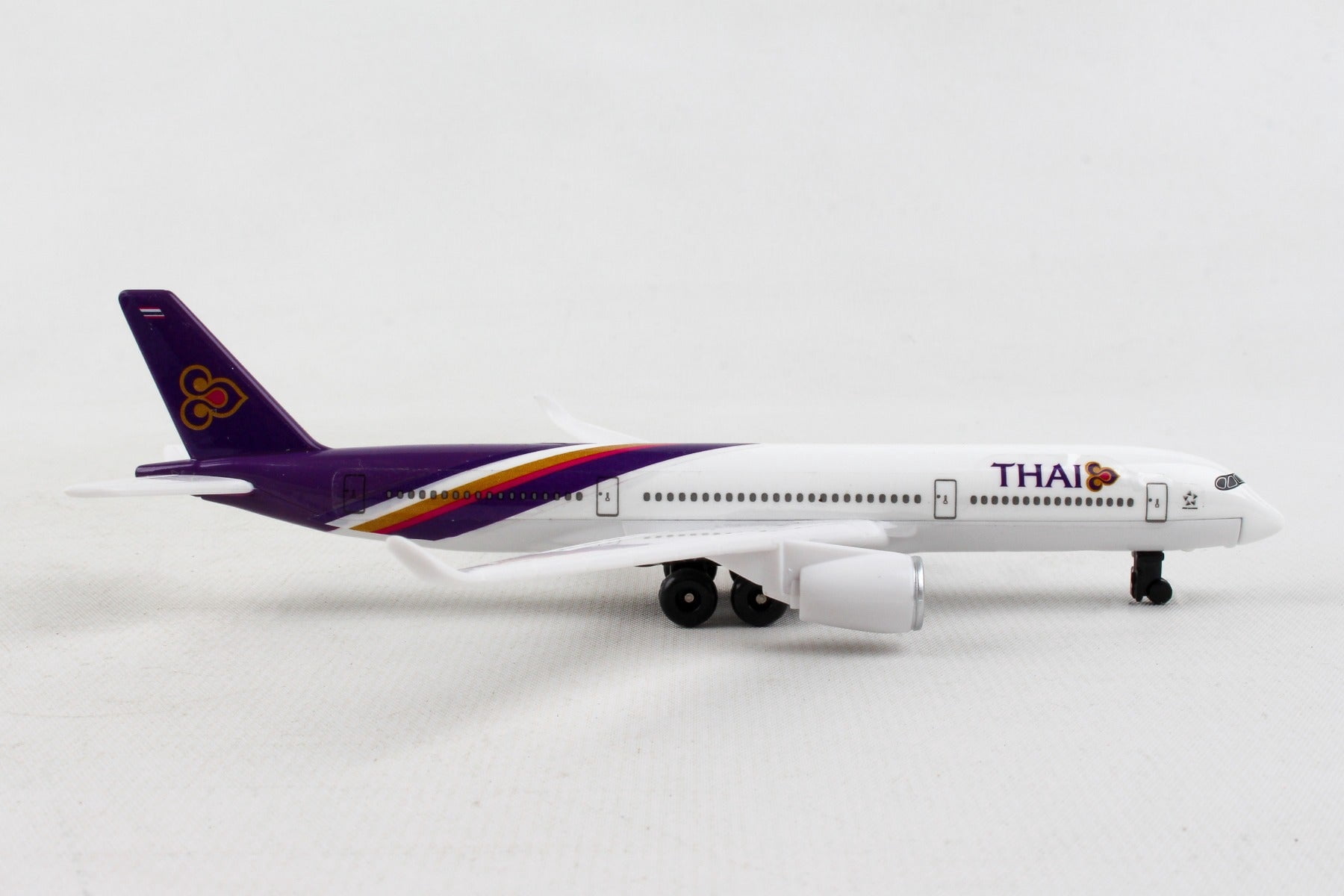 Single Plane Thai Airlines Die Cast Metal Toy Daron 24733
