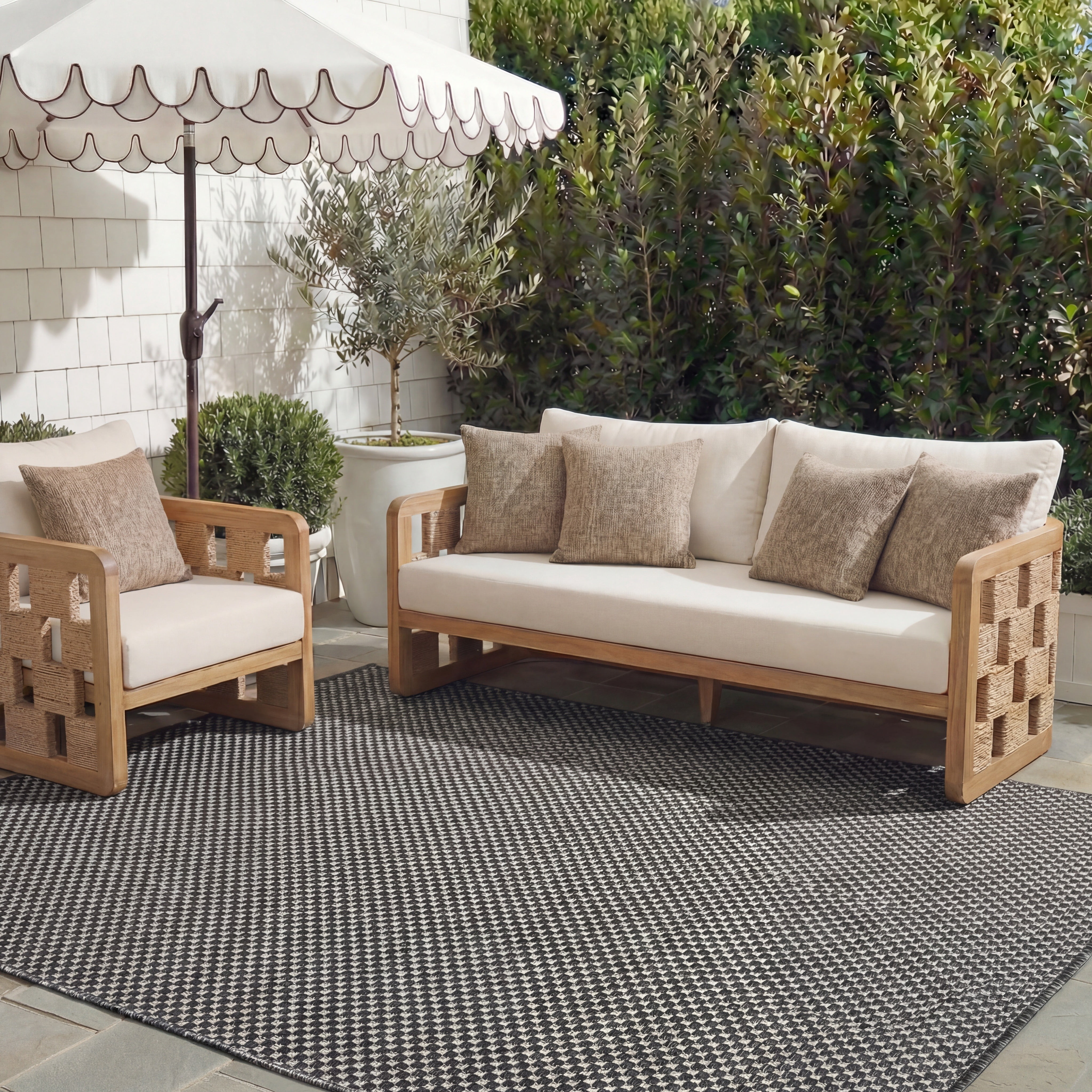 Safavieh Courtyard Finnian Solid Indoor/Outdoor Area Rug, Black/Beige, 9' x 9' Square