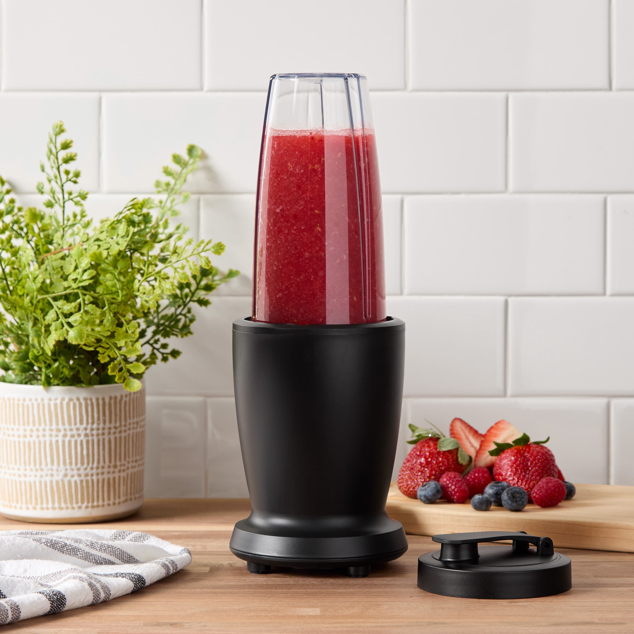 Mainstays Single Serve Blender, Black, 300W, with 1 Tumbler (18oz; AS), 1 Drinking Lid, Stainless Steel Blade