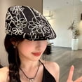 thumbnail image 3 of Gorra plana unisex ajustable negra con bordado floral blanco, 3 of 3