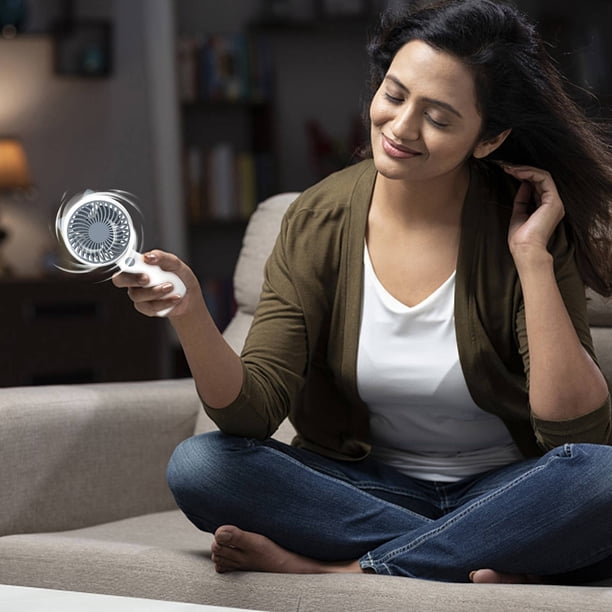 Ventilador pequeño portátil recargable de mano para estudiantes, ideal para dormitorios y clases.