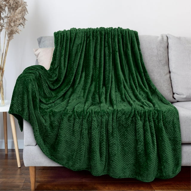 PAVILIA Waffle Fleece Throw Blanket for Couch Bed Emerald Green, Super Soft Fuzzy Cozy Blanket Sofa, Plush Warm Cute Decorative Home Decor Throw, Lightweight All Season, Forest Dark Green, 50x60
