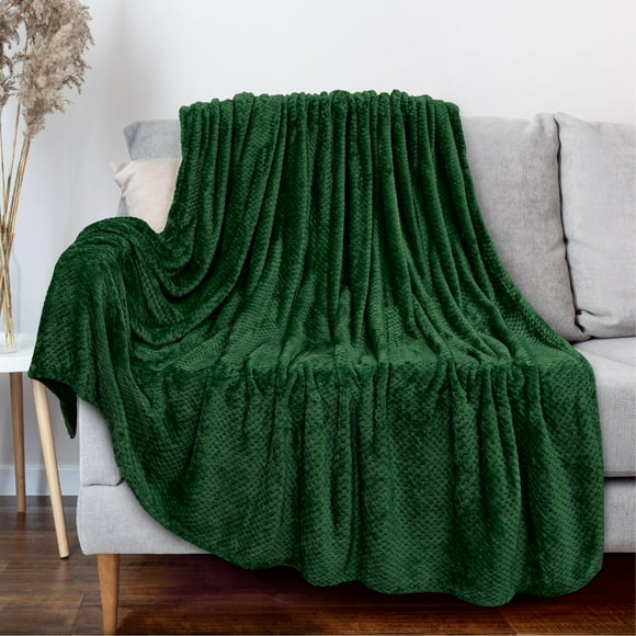 PAVILIA Waffle Fleece Throw Blanket for Couch Bed Emerald Green, Super Soft Fuzzy Cozy Blanket Sofa, Plush Warm Cute Decorative Home Decor Throw, Lightweight All Season, Forest Dark Green, 50x60