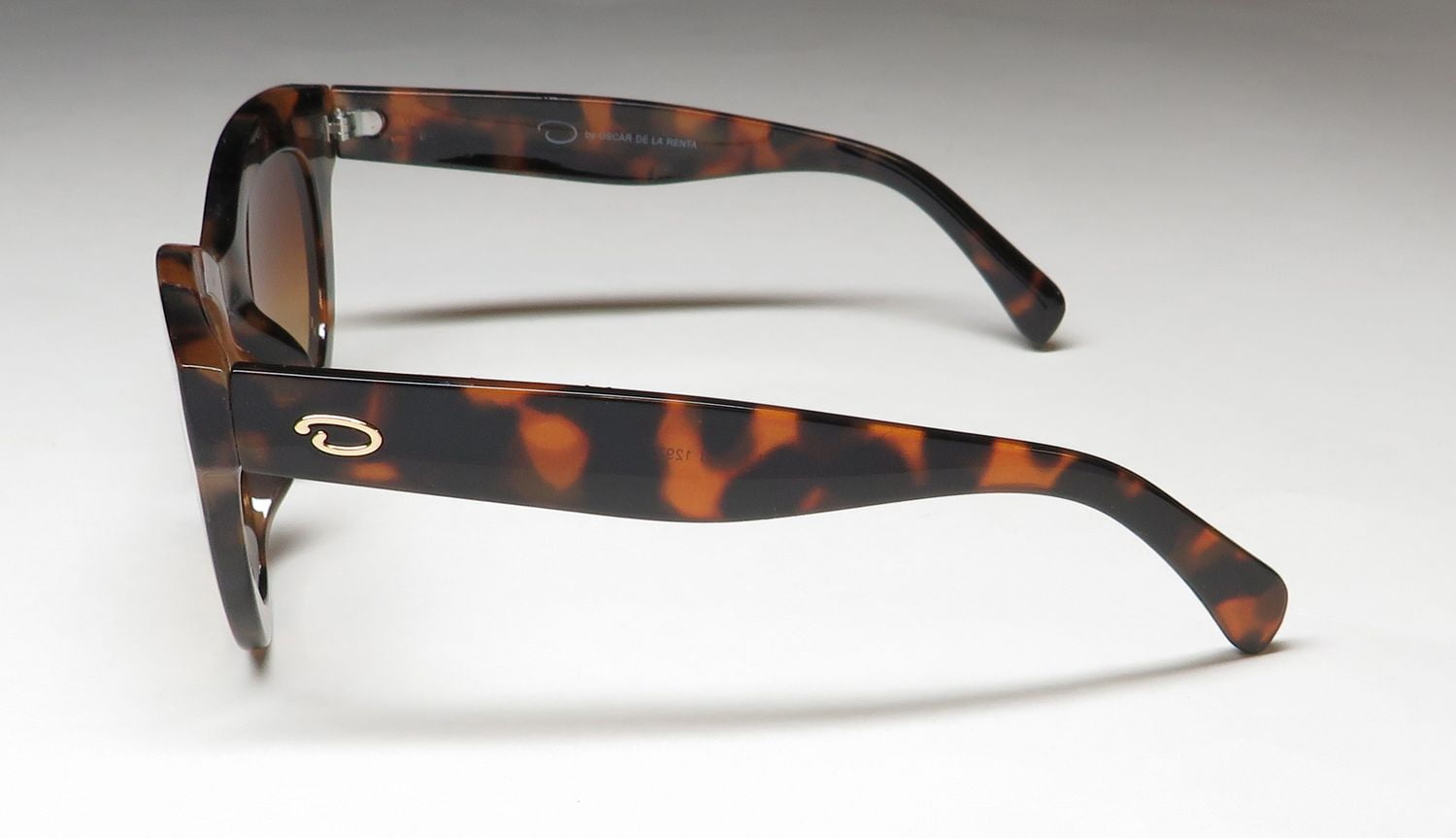 OSCAR DE LA RENTA OSCAR 1297 CATEYE SHAPED LENSES 100% UV
PROTECTION SUNGLASSES OSCAR DE LA RENTA OSCAR 1297 CATEYE SHAPED LENSES 100% UV  main image 3
