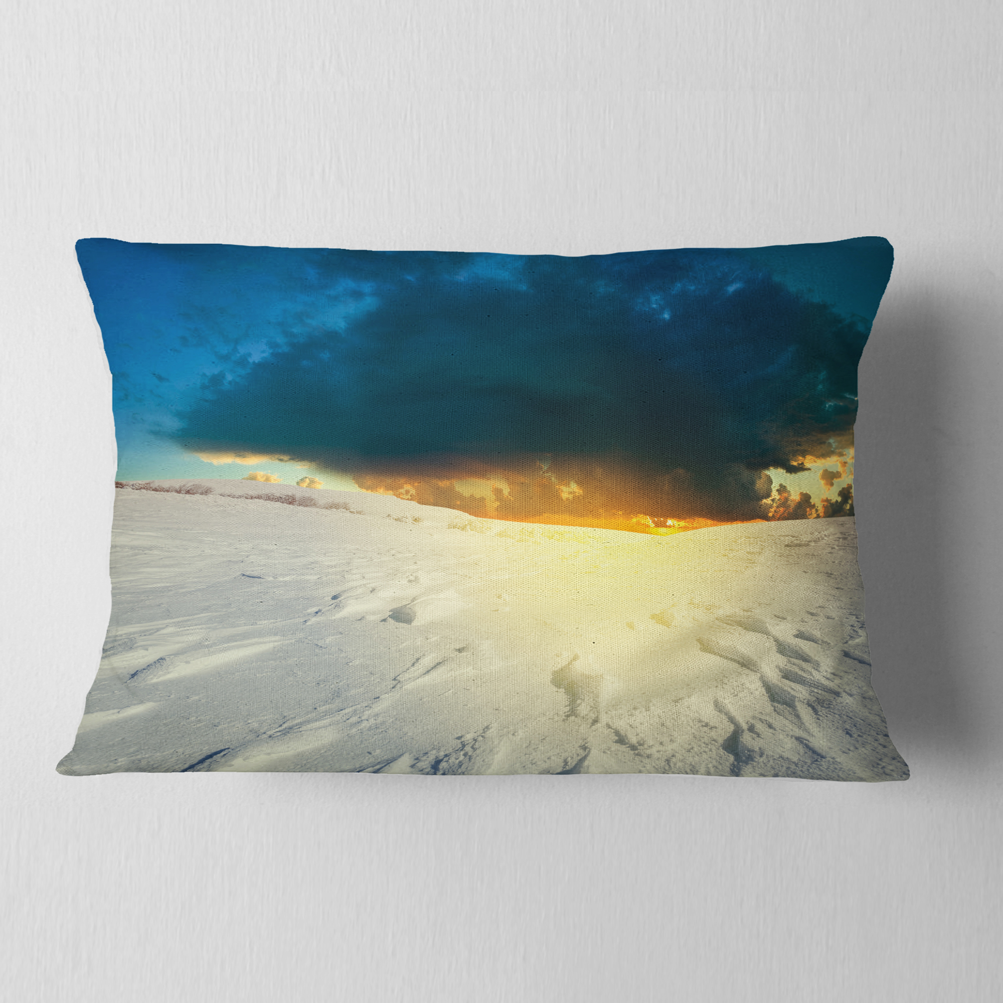 Designart Sunset over Snowbound Prairie - Seashore Throw Pillow - 12x20