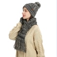 thumbnail image 4 of Conjunto de tres piezas de gorro de lana de punto de color otoño e invierno con bufanda gruesa y guantes para pantalla táctil, 4 of 4