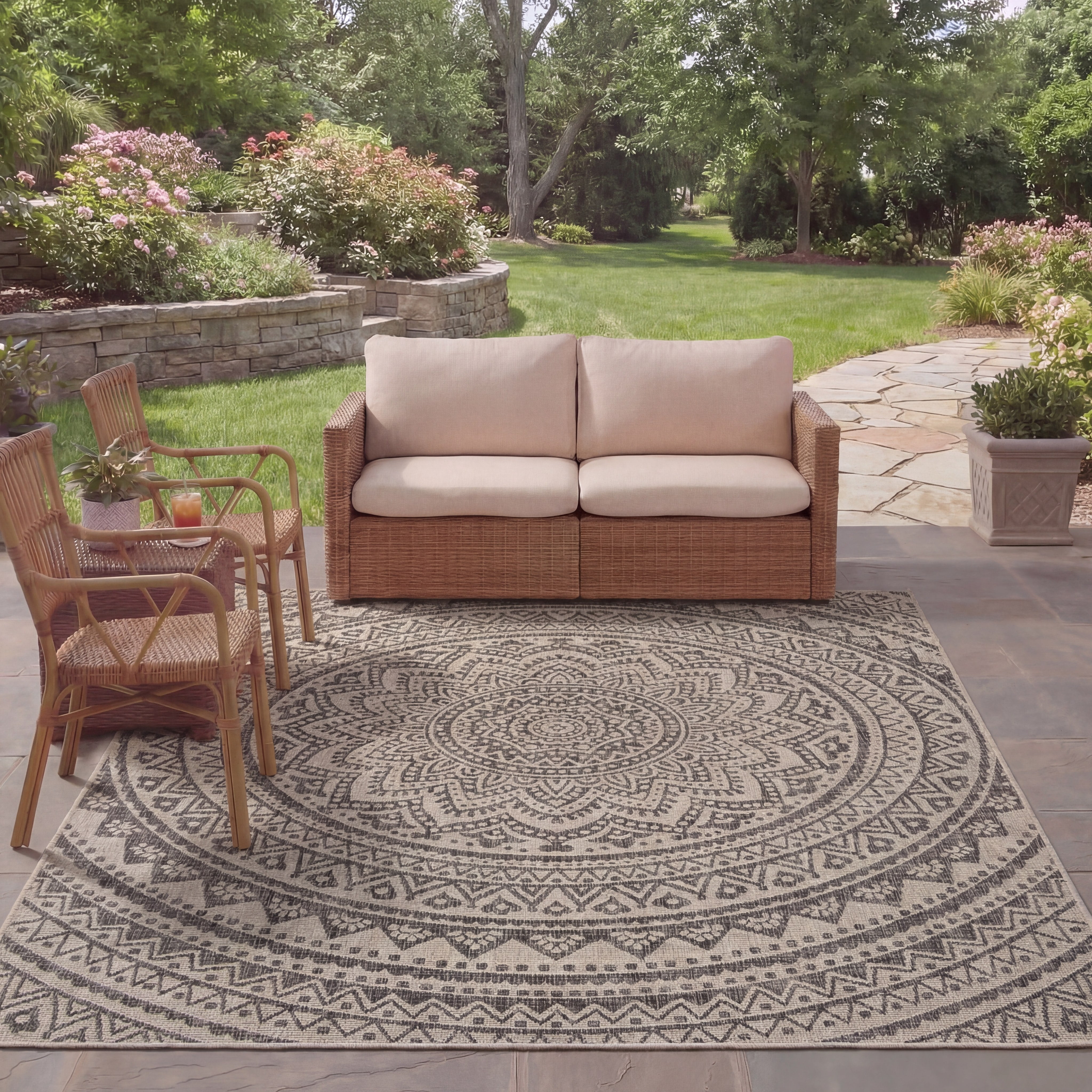 SAFAVIEH Courtyard Josiah Floral Medallion Indoor/Outdoor Area Rug, 8' x 11', Light Grey/Black