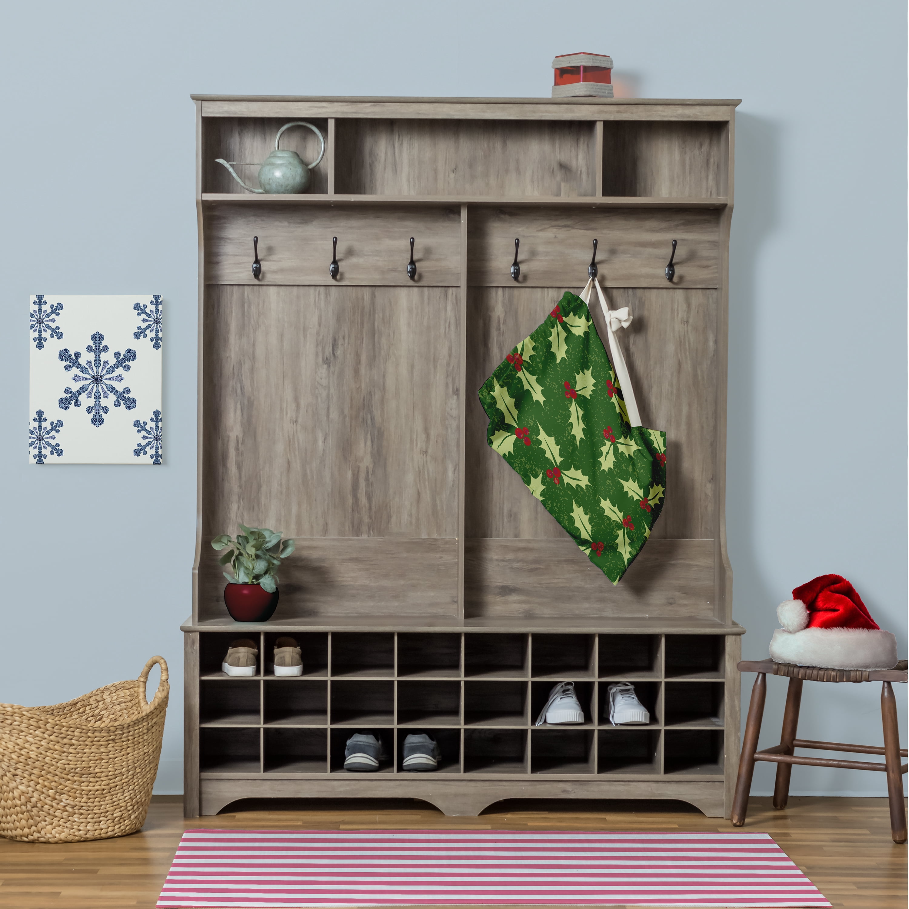 Simply Daisy Canvas Allover Holly 18 x 29 in Dark Green Laundry Bag