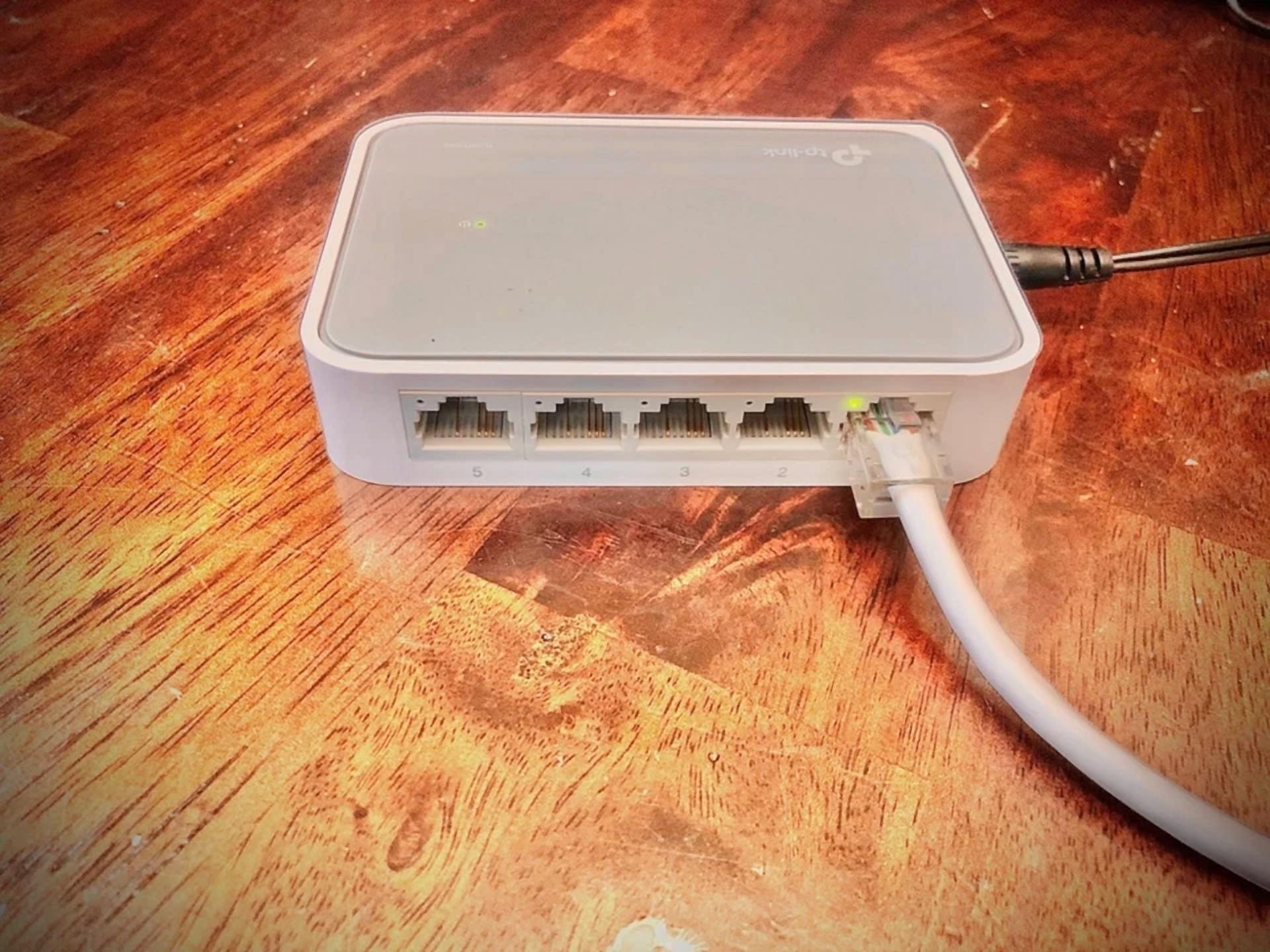 CRESTIN- Tp-Link 5 Port Fast Ethernet Switch | Desktop Ethernet Splitter | Ethernet Hub