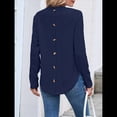 thumbnail image 4 of Camiseta Informal de Larga para Mujer, con Cuello Redondo, Dobladillo Curvo y Botones en la Espalda, Estilo Moderno y Holgado. Azul Marino L, 4 of 9