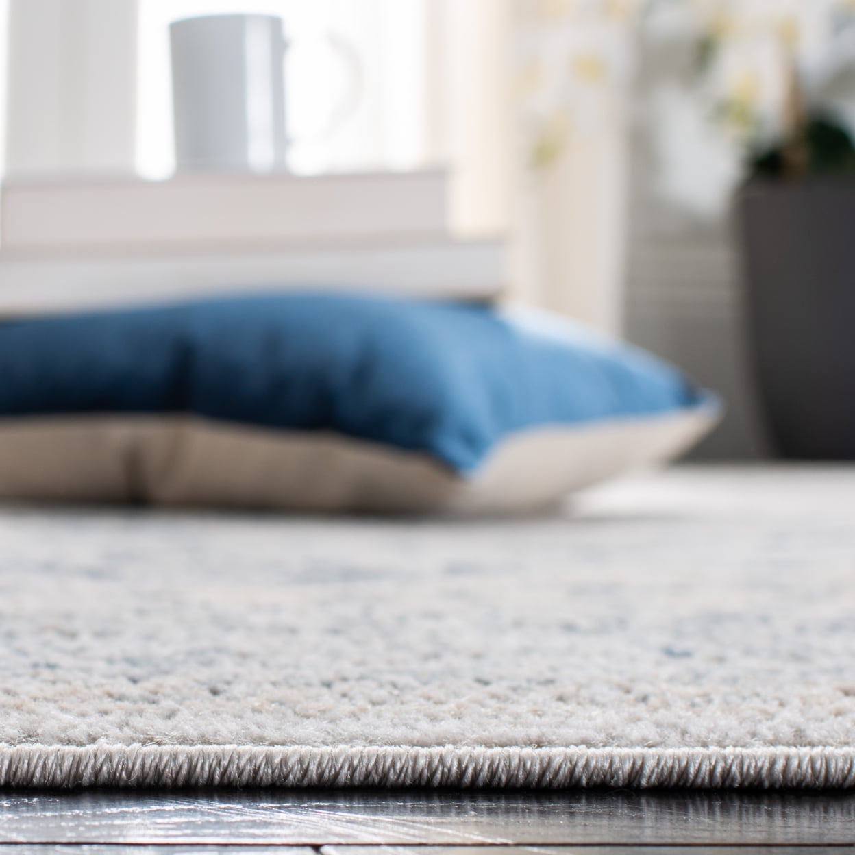 SAFAVIEH Martha Stewart Dacota Oregon Area Rug, Light Blue/Ivory, 5'1" x 7'6"