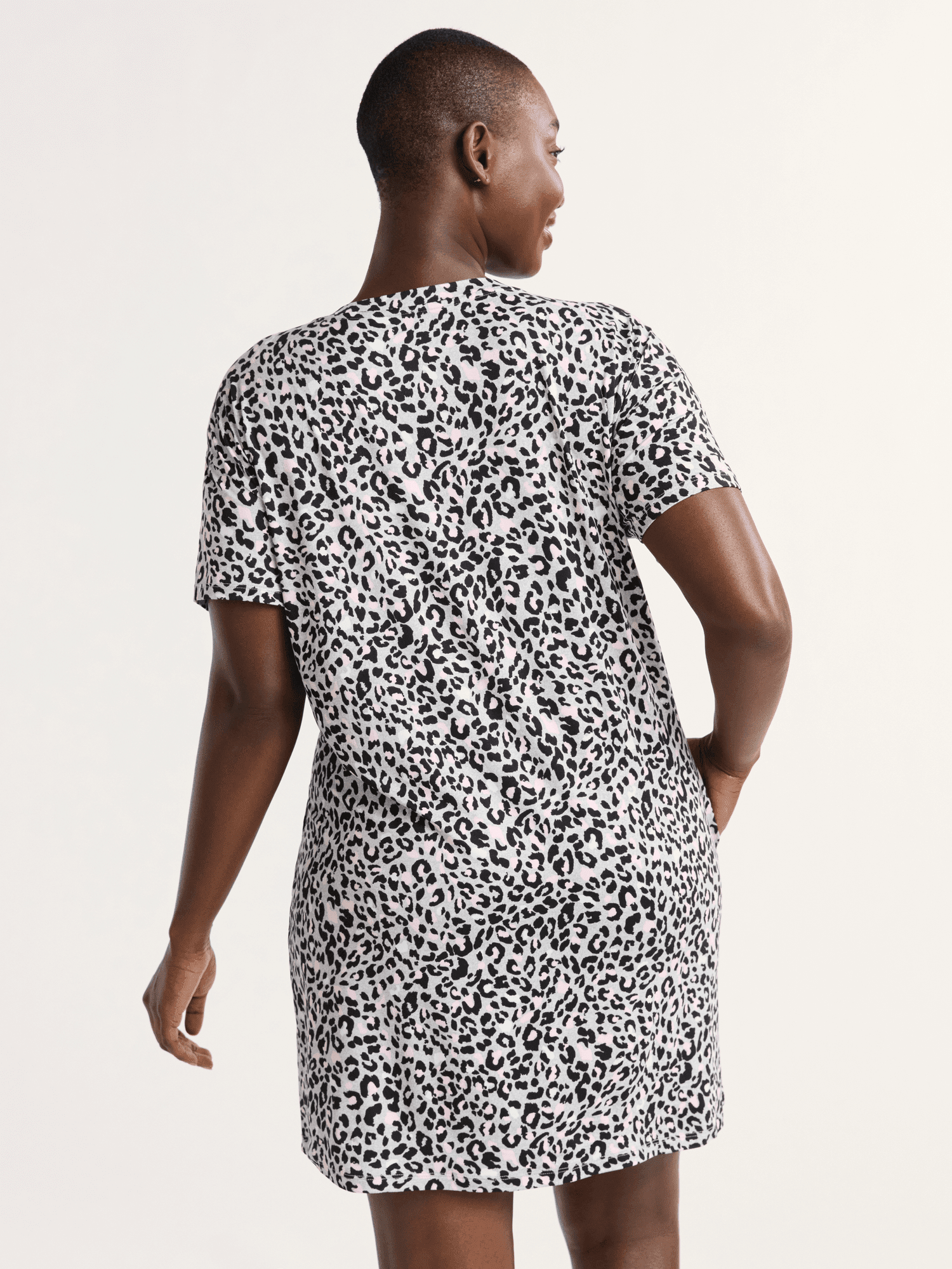 Joyspun Women's Dreamy Soft Collection Sleepshirt with Short Sleeves, Sizes S/M-2X/3X