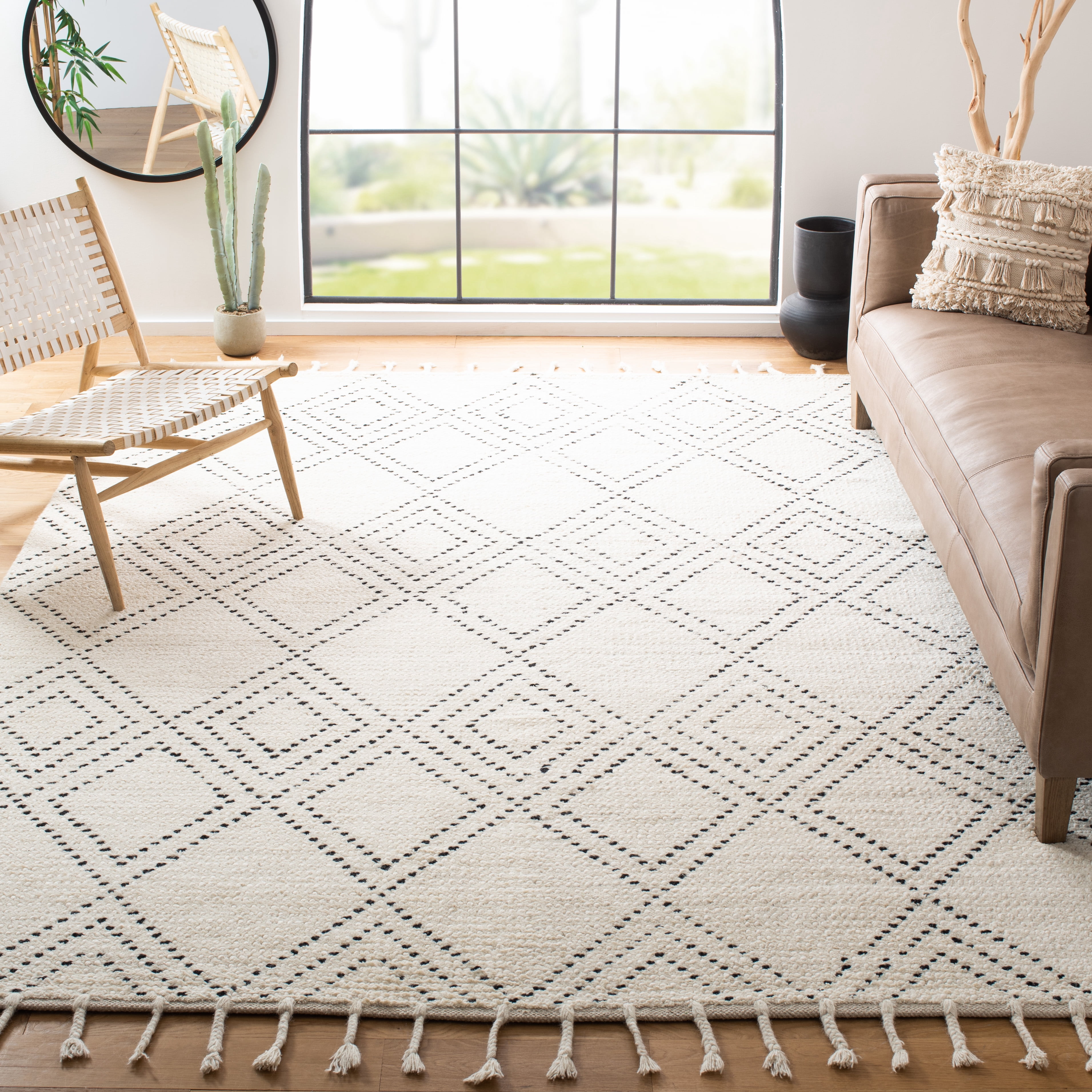 SAFAVIEH Casablanca Idella Diamond Area Rug, Ivory/Black, 8' x 10'