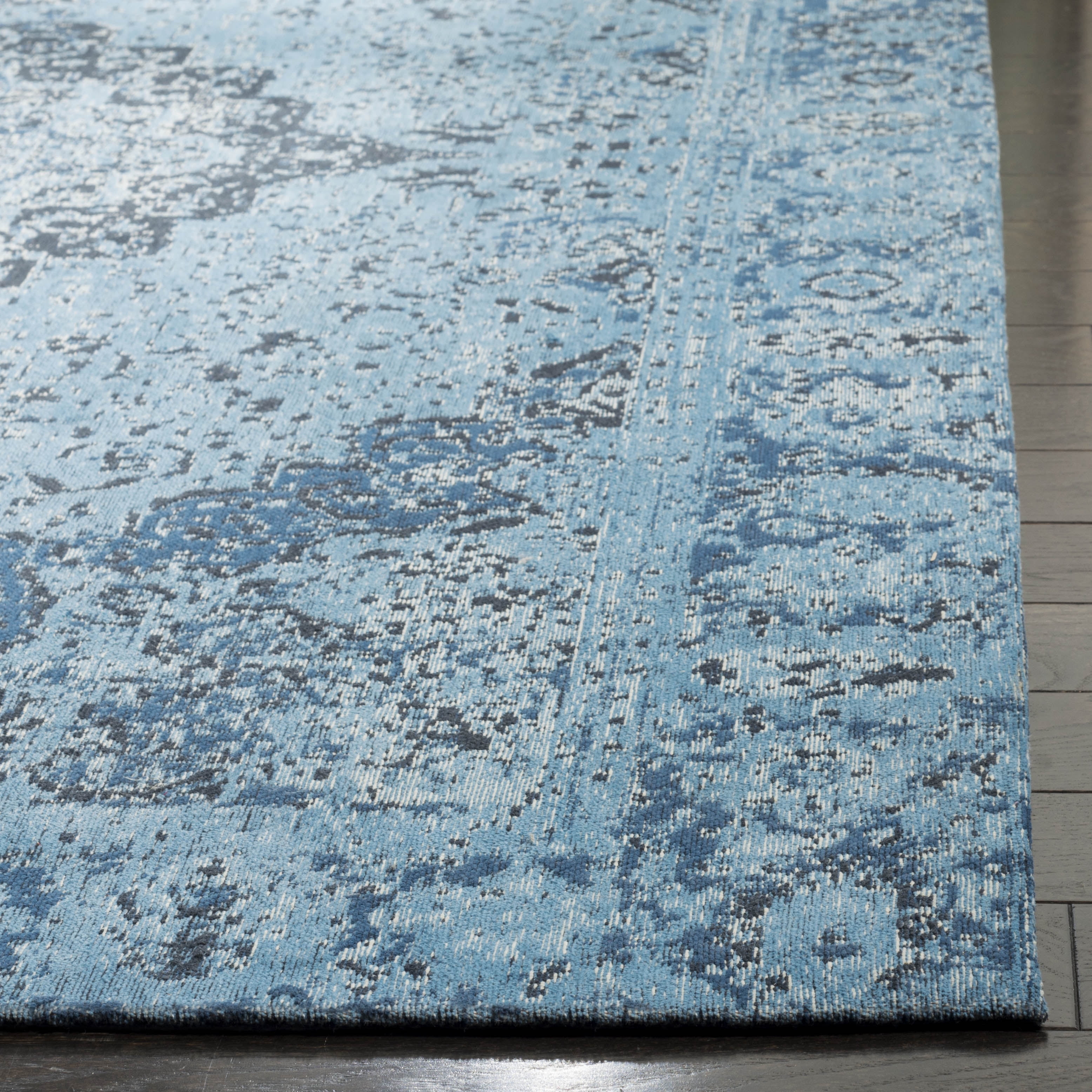 SAFAVIEH Classic Vintage Tris Floral Bordered Polyester Area Rug, Blue, 4' x 6'