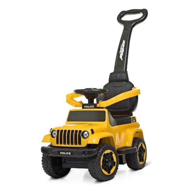 camioneta montable rm regalomex con barra de empuje luz y sonidos amarillo grande montable infantil tipo jeep, vista frontal 3/4 con barra de empuje trasera; carrocería amarilla y asiento negro con barras laterales de seguridad, volante con botones accesibles para bocina, música y luz frontal, ruedas de plástico con dibujo todo terreno. Suele usarse también como correpasillos guiado por un adulto.