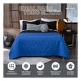 thumbnail image 4 of Edredón Ligero Real Textil + 2 Fundas de Almohada, Juego de Colcha King Size, Color Azul Rey/Negro, 4 of 7
