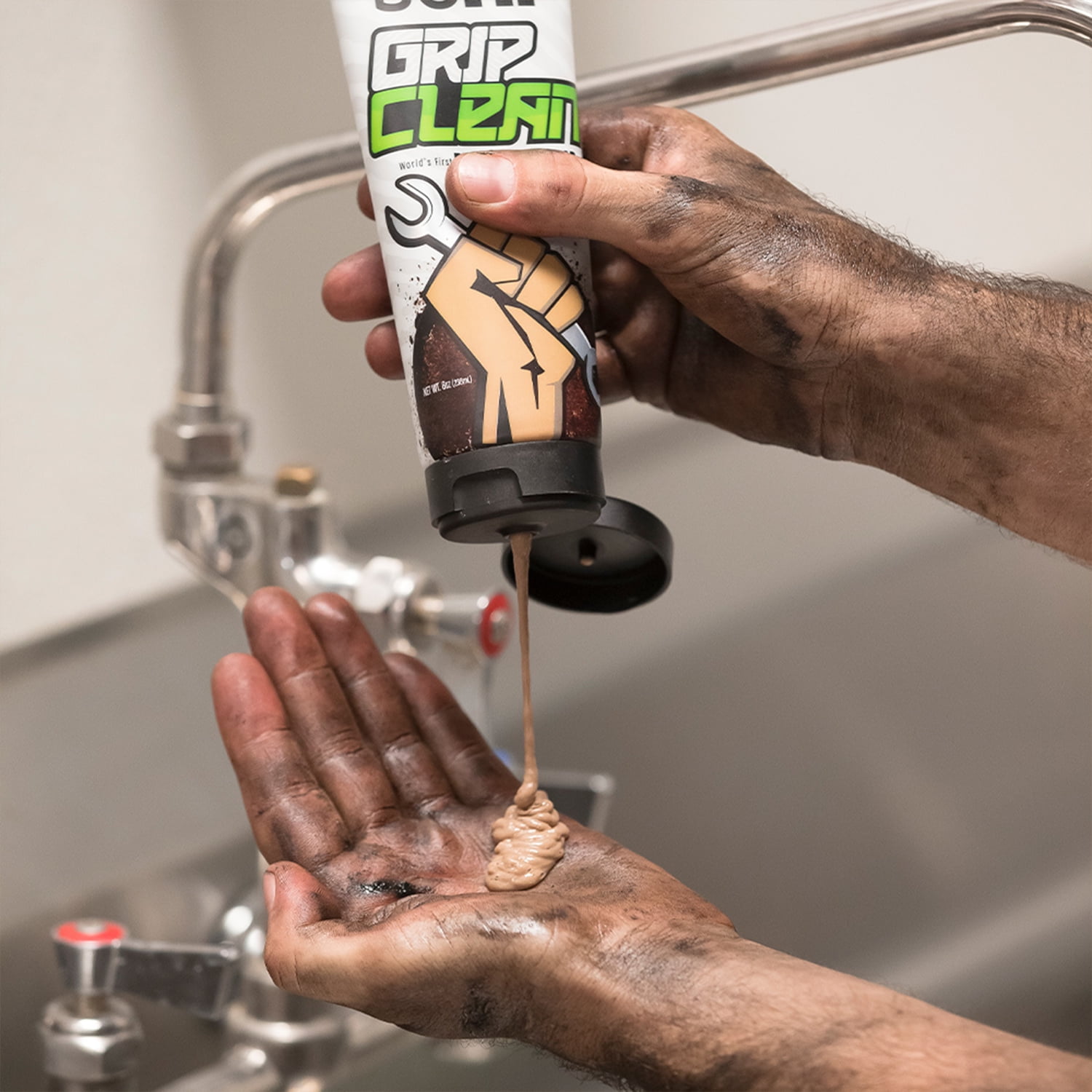  Grip Clean  Degreaser Hand Cleaner for Auto Mechanics -  Dirt-Infused Liquid Hand Soap Absorbs Grease, Oil, & Odors. Natural Heavy  Duty Pumice Soap with Moisturizing Ingredients. Lime Scented. : Everything