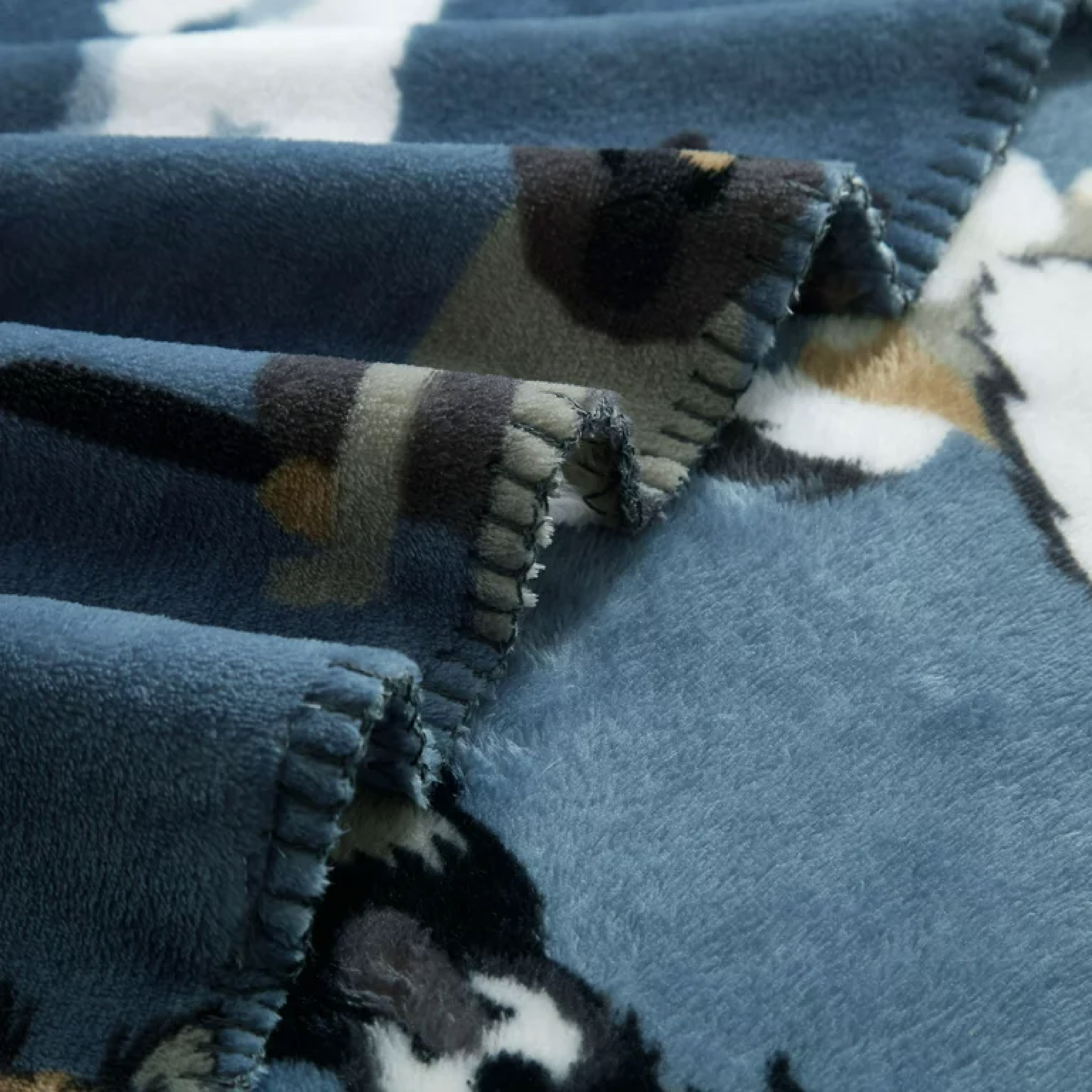 Mainstays Blue Dogs Plush Throw Blanket 50" x 60" - image 3 of 6
