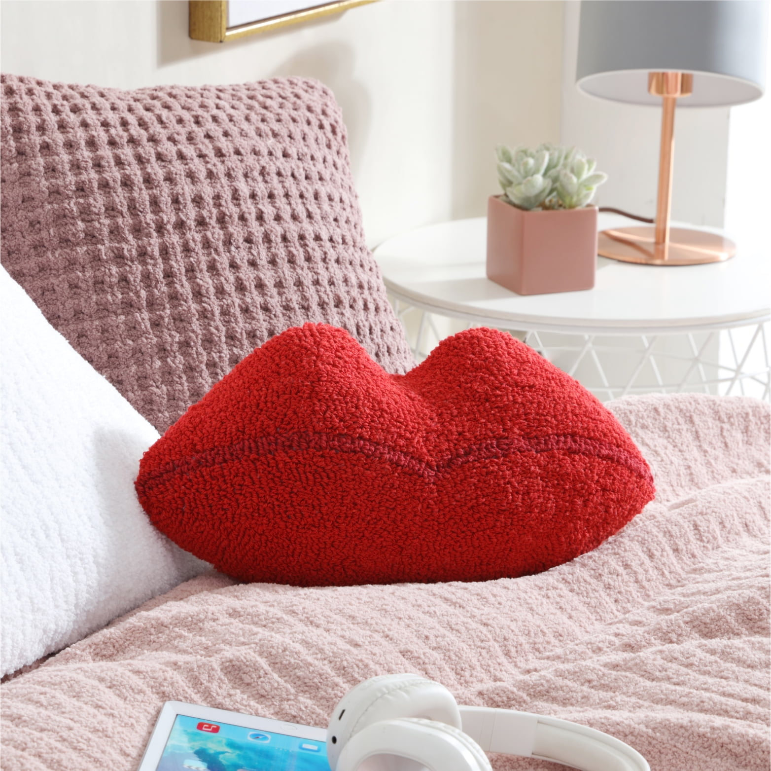 Mainstays 16" x 9" Lips Decorative Pillow, Brillant Red