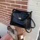 thumbnail image 2 of Bolso de hombro negro clásico para mujer, versátil, estilo retro, cruzado, cuadrado, 2024, nuevo, de gran capacidad, con solapa de cuero texturizado, 2 of 4