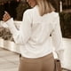 thumbnail image 4 of Top de manga larga con farol para mujer, camisa con cuello en V para mujer, camisa para mujer, camisa con cuello en V para mujer, Eleva tu experiencia, 4 of 6