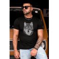 thumbnail image 2 of ABPHQTO Camiseta gráfica para hombre con estampado de cabeza de lobo y letra negra para hombre, 2 of 5