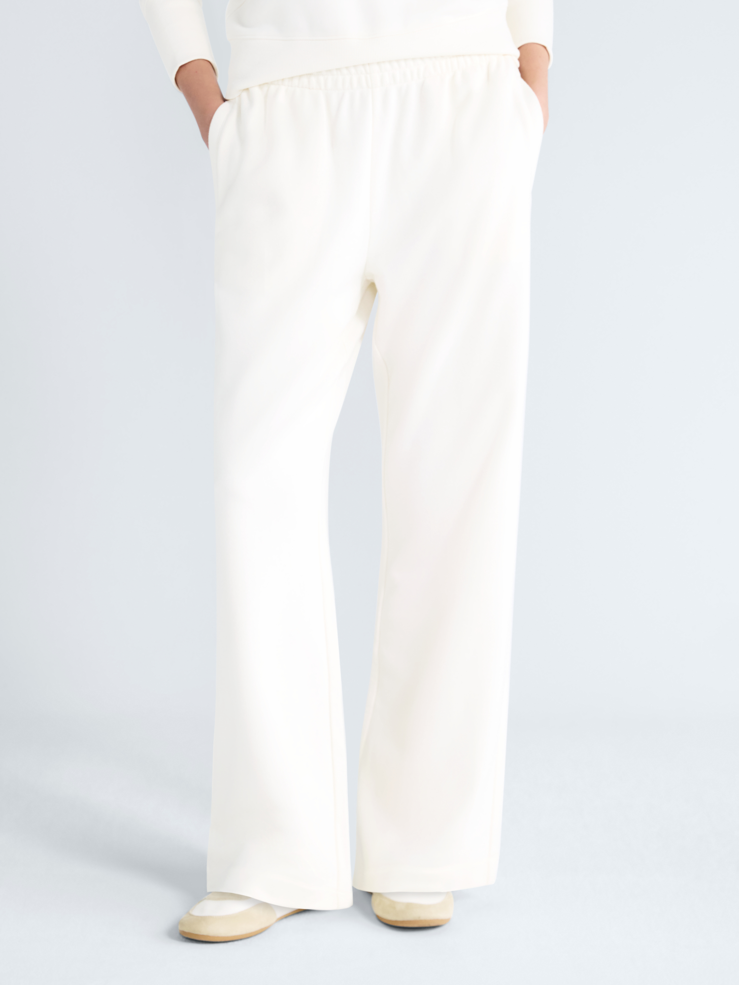 Free Assembly Women's Wide Leg Sueded Terry Sweatpants photo 1